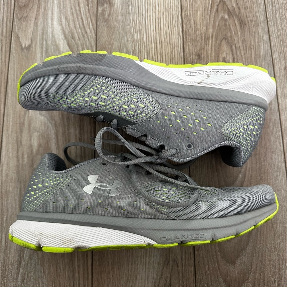 Women’s Size 8 Under Armour Tennis Shoes -excellent used condition!